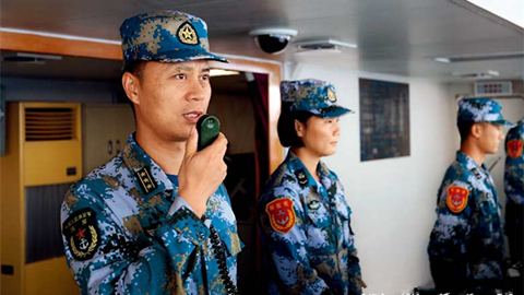 海軍海口艦艦長樊繼功：劈波斬浪向深藍