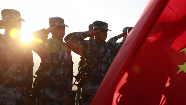 空軍官兵致敬偉大祖國：守衛(wèi)歲月安好，捍衛(wèi)每寸山河