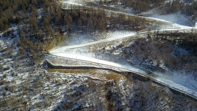 走近冬奧丨探訪國家高山滑雪中心冬奧造雪工作