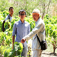 88歲深入天山采集，90歲堅持在研究一線，他是“高擎火把的引路人”