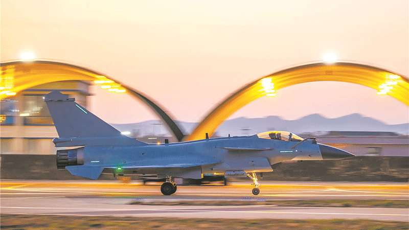 雛鷹展翅向云天，空軍航空兵某旅跨晝夜飛行訓(xùn)練影像