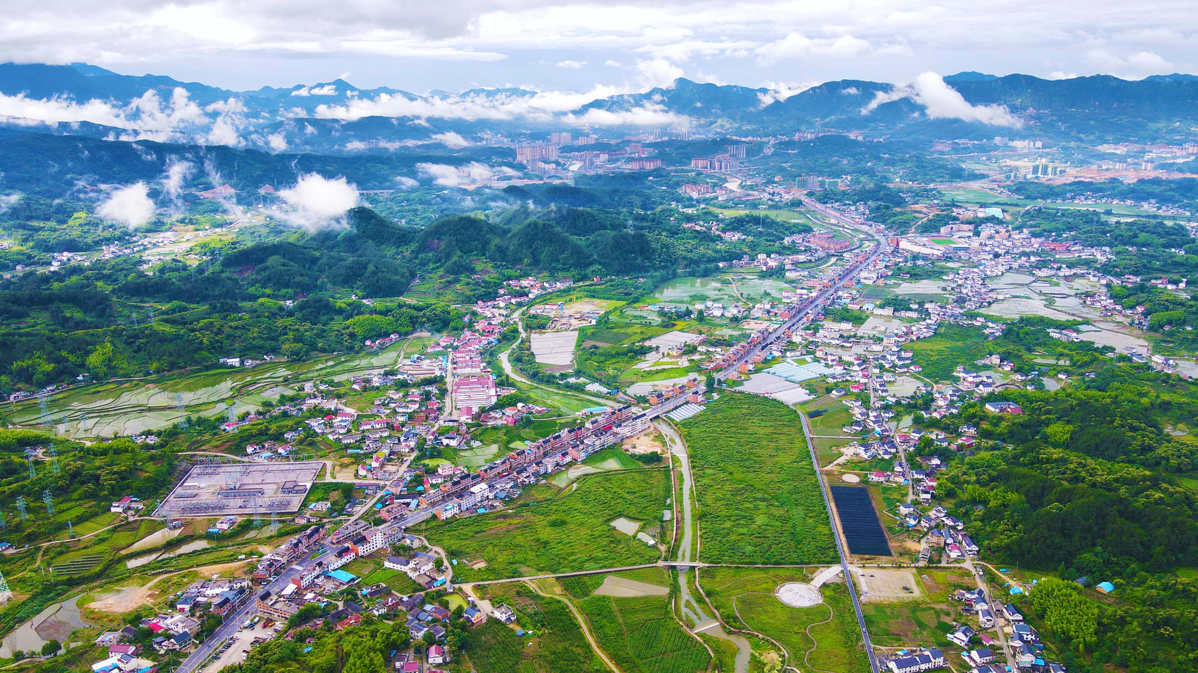 航拍安徽岳西：芒種時節(jié)，阡陌縱橫田園繽紛