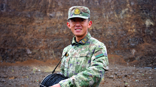 了不起的中國軍人丨第71集團(tuán)軍某旅“鋼鐵電話連”二級(jí)上士周長亮——英雄連隊(duì)里的“飛毛腿”