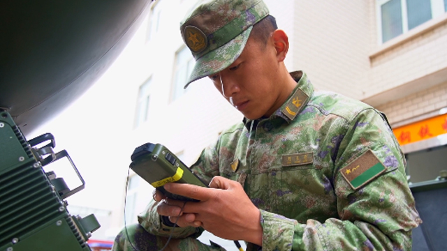 了不起的中國軍人丨周長亮：跑出新時(shí)代通信兵的加速度